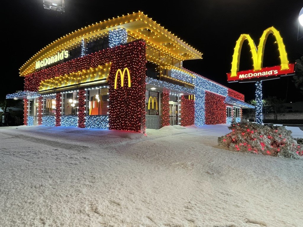 Fully decorated McDonalds restaurant in LA with commercial Christmas light installation by Christmas Brothers