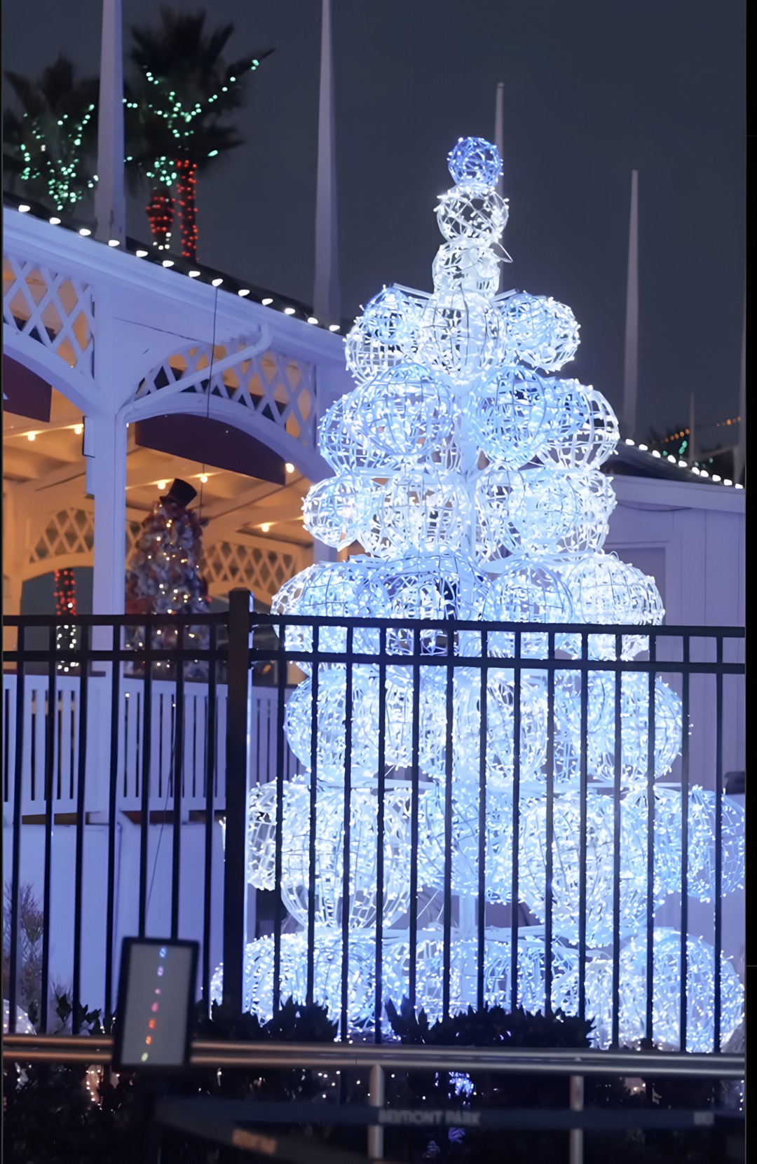 Screenshot 2025 08 18 Christmchristmas Light Decor Installation Theme Park Belmonds Light Decor Installation Theme Park Belmond 1.30.49 pm (groot (full Hd))